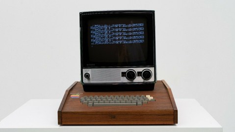 原装Apple-1电脑系统，配有Sony-TV115显示器