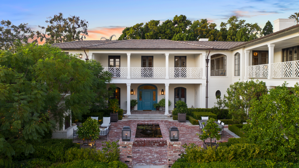 在一个价值2600万美元的加州房子里 有一个18辆汽车的车库 Robb报道