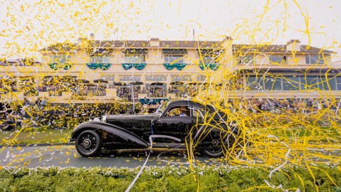 1938年的梅赛德斯 - 奔驰540K autobahn Kurier被命名为最佳节目在第70张卵石海滩康沃特岛迪克斯。
